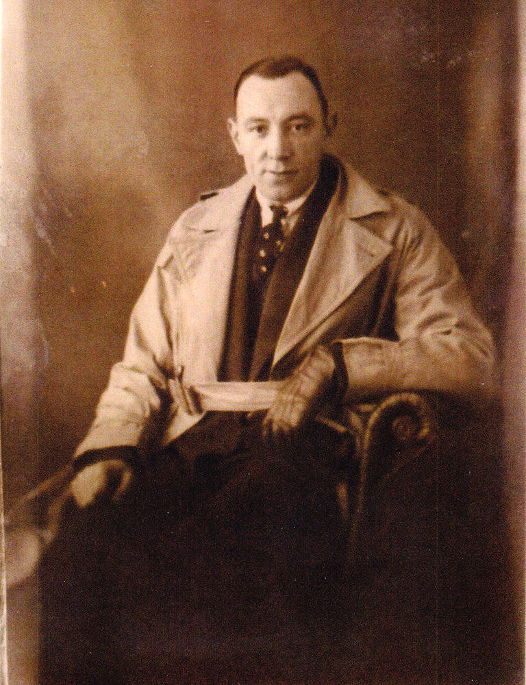 Photo of photos/Donald Francis McLennan 1897-1958 portrait_full